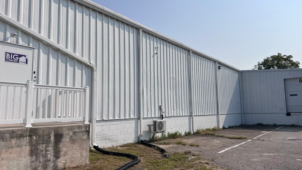 More Photos Of 6 NW Salevan Pl, Milford Warehouse For Lease