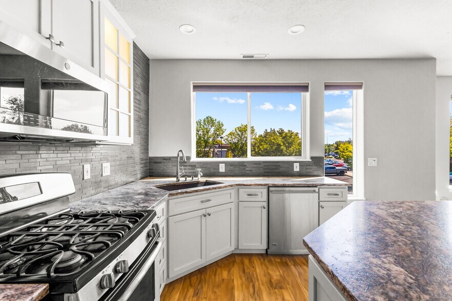More Photos Of 8137 SW Seneca St, Tualatin Flex For Sale