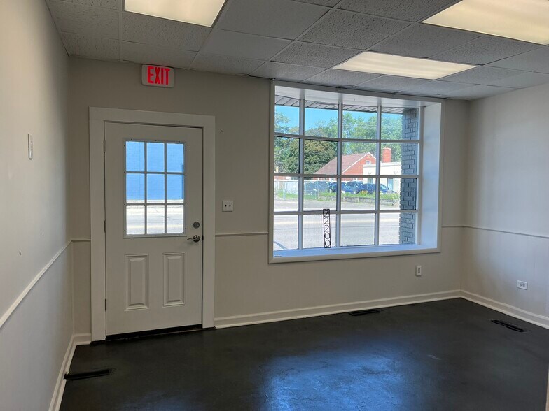 More Photos Of 22100-22200 John R Rd, Hazel Park Office For Lease