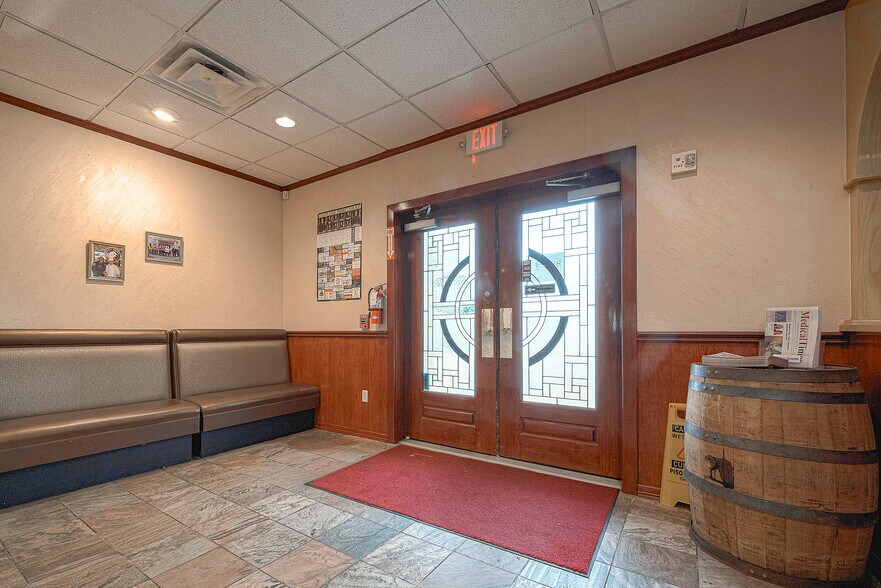 More Photos Of 1127 Marina Bay Dr, Kemah Restaurant For Sale