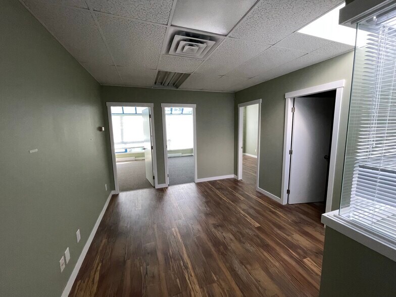 More Photos Of 2981 Simpson Rd, Richmond Showroom For Sale