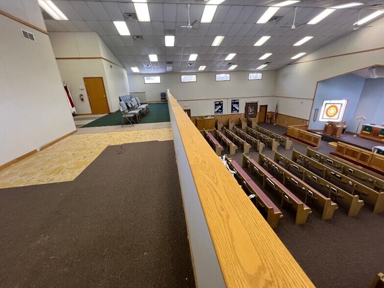 More Photos Of 212 S Sherman St, Leslie Religious Facility For Sale