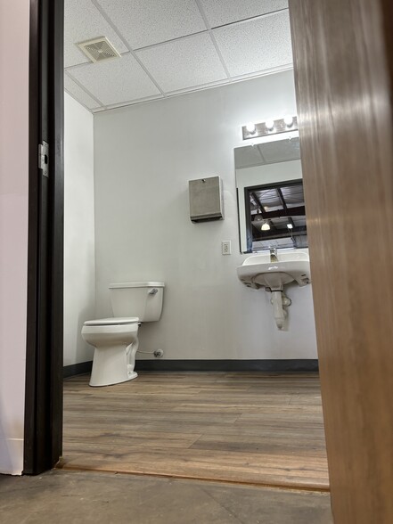 More Photos Of 12801 Silver Lake Rd, Brighton Manufacturing For Sale