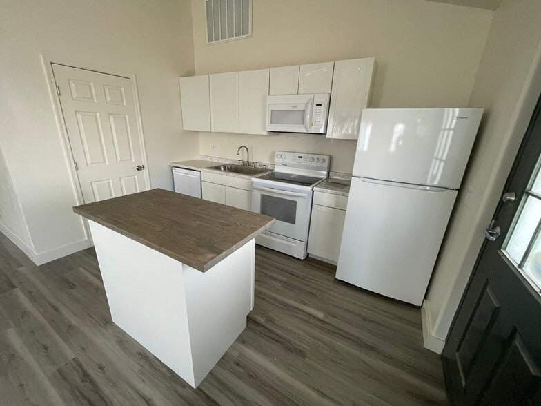 More Photos Of 7162 N 57th Ave, Glendale Apartments For Sale