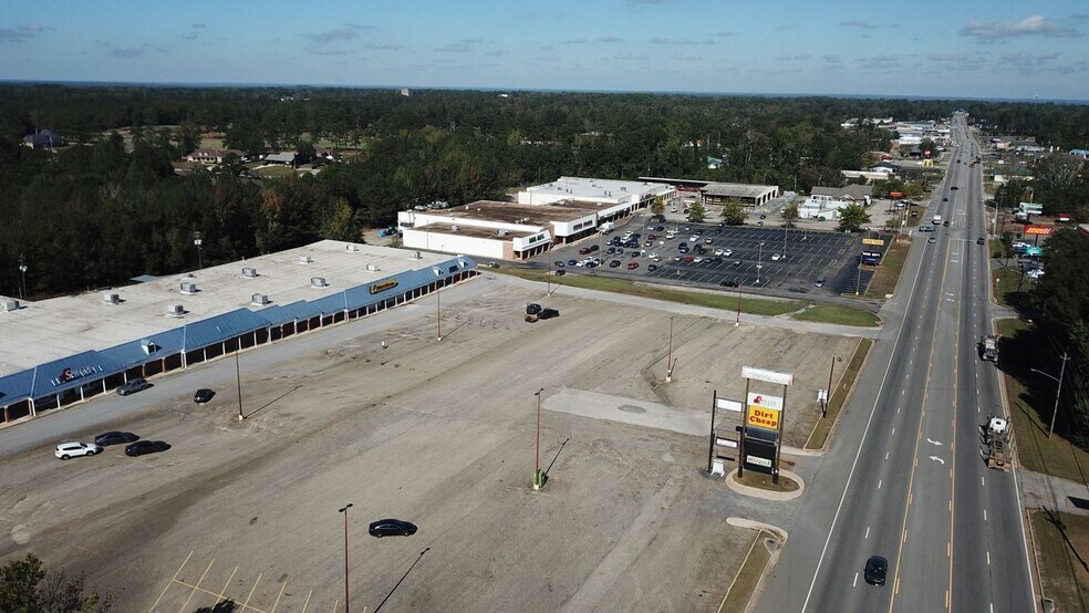 More Photos Of 33011 Highway 43, Thomasville Storefront For Lease