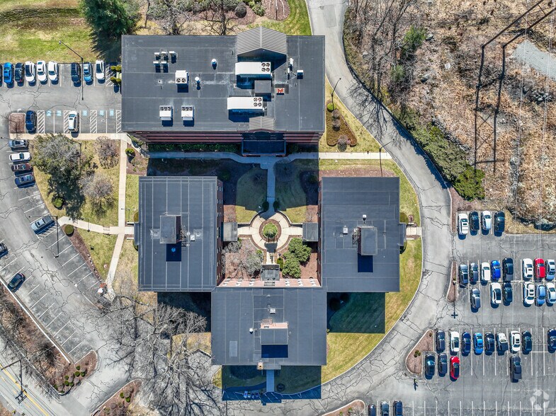 More Photos Of 395 Totten Pond Rd, Waltham Office For Lease