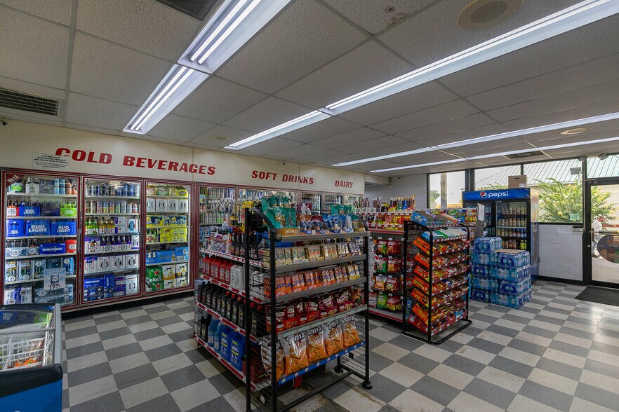 More Photos Of 3301 W Main St, Dothan Service Station For Sale