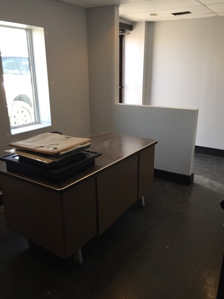 More Photos Of 2330 S Main Ave, Lovington Warehouse For Lease