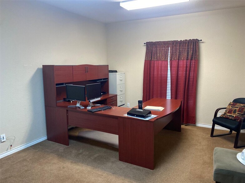 More Photos Of 191 Energy Way, Bridgeport Office For Sale