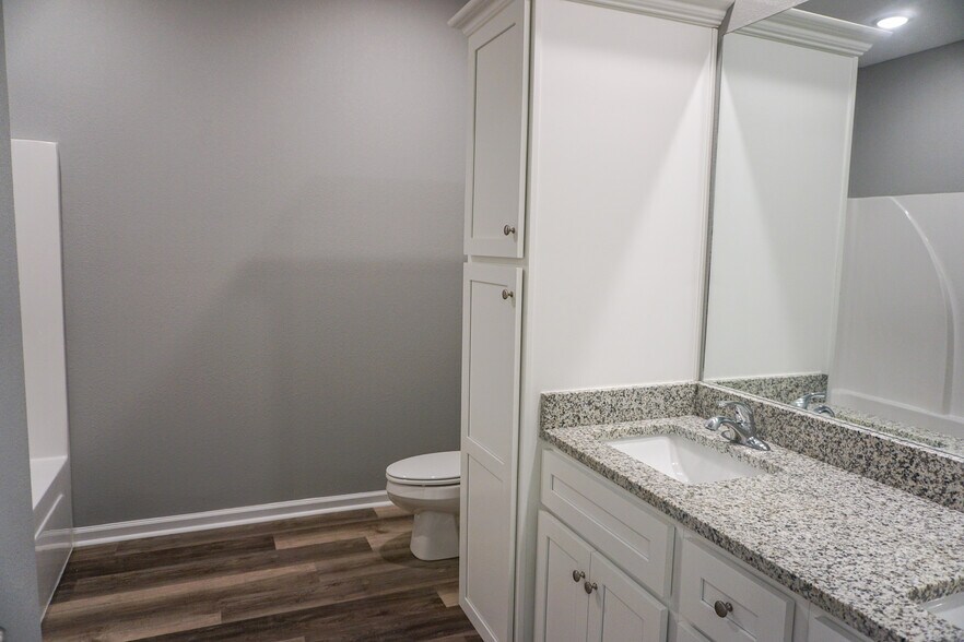 More Photos Of 404 W Matthews St, Brookland Apartments For Sale