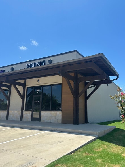 Primary Photo Of 1836 N Plaza Dr, Granbury Office For Lease