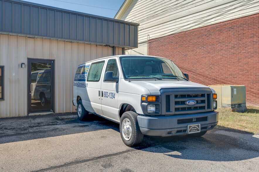 More Photos Of 8220 Stephanie Dr SW, Huntsville Flex For Sale