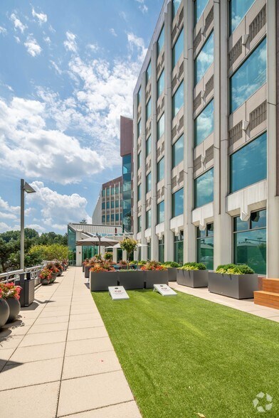 More Photos Of 3333 Warrenville Rd, Lisle Office For Lease