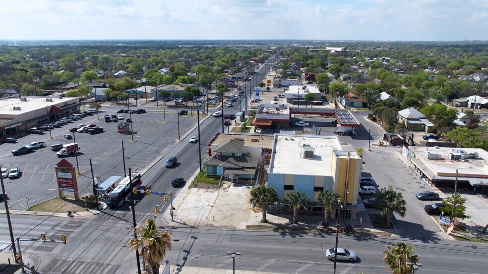 More Photos Of 2902 W Commerce St, San Antonio Freestanding For Sale