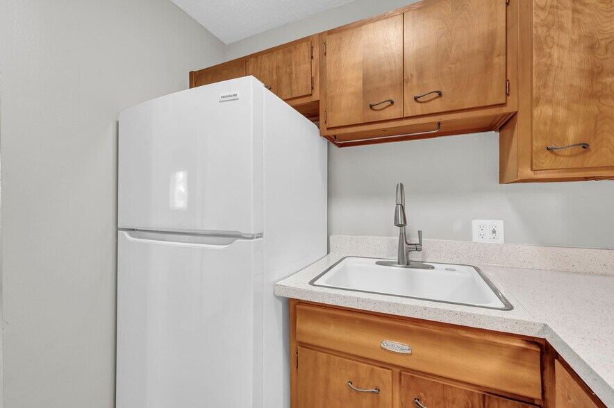 More Photos Of 8420-8438 Robinson St, Overland Park Apartments For Sale