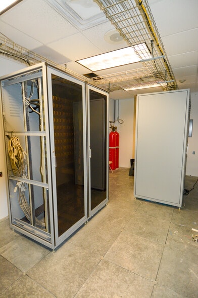 More Photos Of 888 Dayton St, Yellow Springs Warehouse For Lease