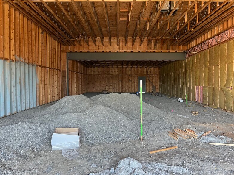More Photos Of 1450 Bombing Range Rd, West Richland Storefront For Lease