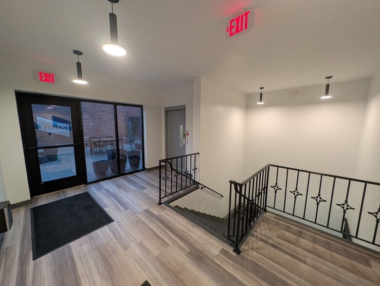 More Photos Of 4615 N Prospect Rd, Peoria Heights Storefront Retail Office For Lease