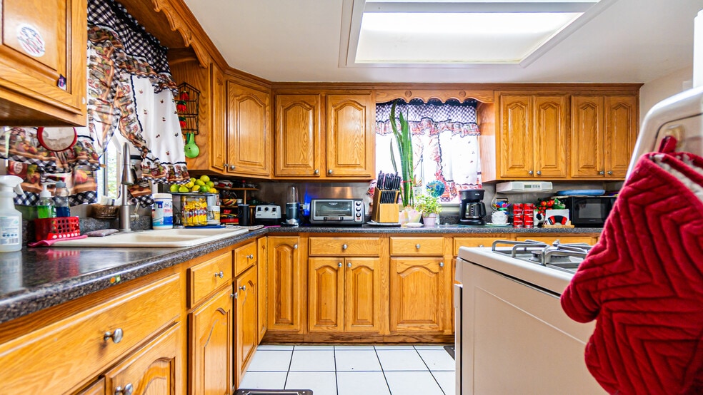 More Photos Of 4656 Floral Dr, Los Angeles Industrial For Sale