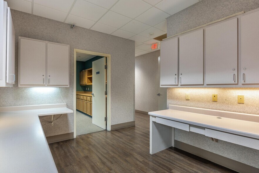 More Photos Of 1494 Stuart Rd NE, Cleveland Medical For Lease