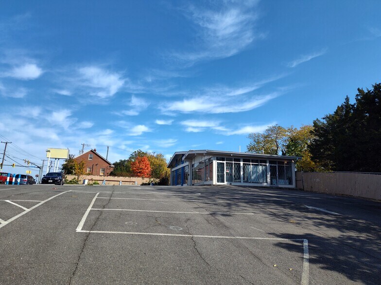 More Photos Of 6825 Richmond Hwy, Alexandria Freestanding For Sale