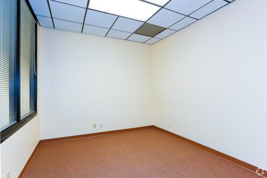 More Photos Of 1771 E Flamingo Rd, Las Vegas Unknown For Lease