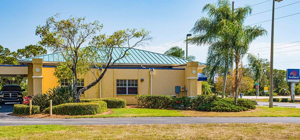 More Photos Of 2691 Placida Rd, Englewood Bank For Lease