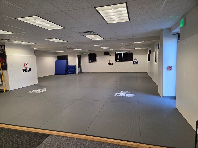 More Photos Of 400 W Cummings Park, Woburn Office For Lease