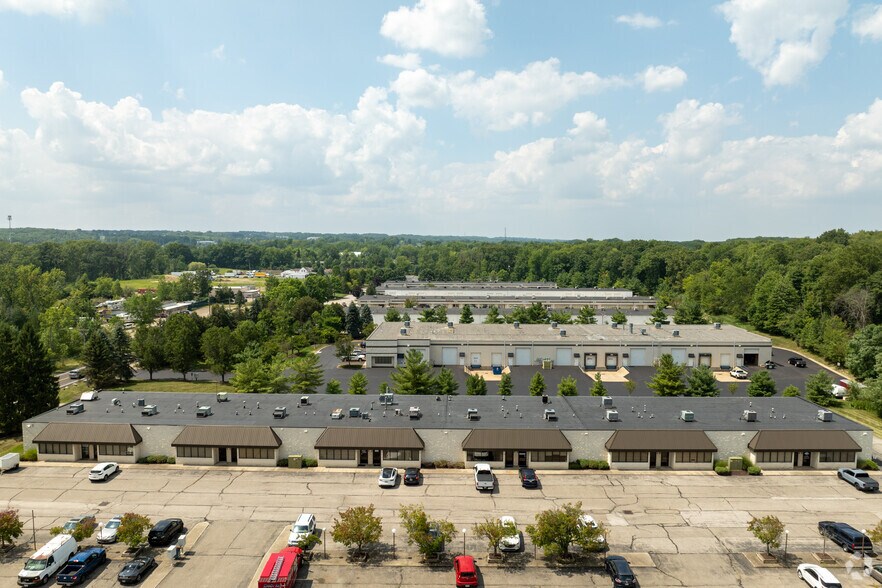 More Photos Of 9263 Ravenna Rd, Twinsburg Showroom For Lease