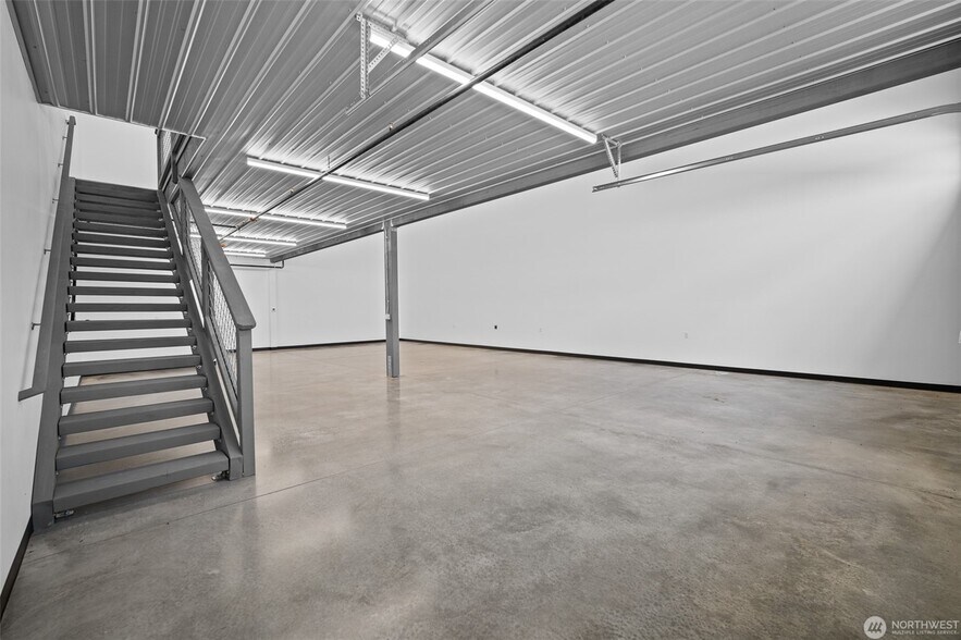 More Photos Of 1972 Baltic Way, Ferndale Light Distribution For Sale