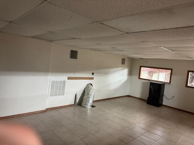 More Photos Of 4006 W Crest Ave, Tampa Industrial For Lease