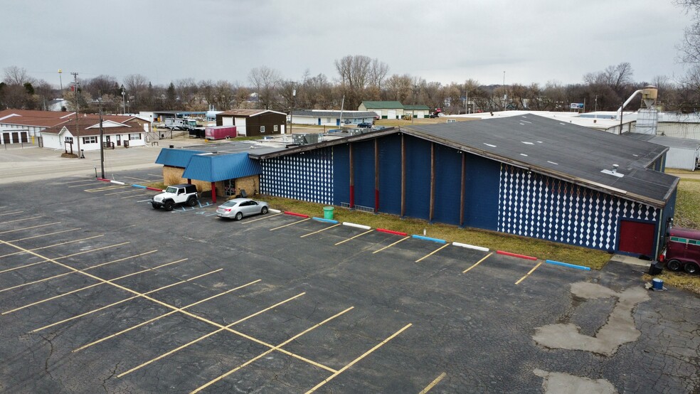 Primary Photo Of 1006 N Saginaw St, Durand General Retail For Lease