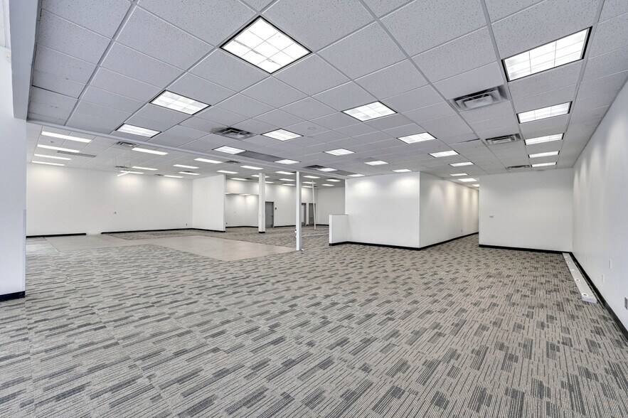 More Photos Of 451 W Louis Henna Blvd, Austin Freestanding For Lease