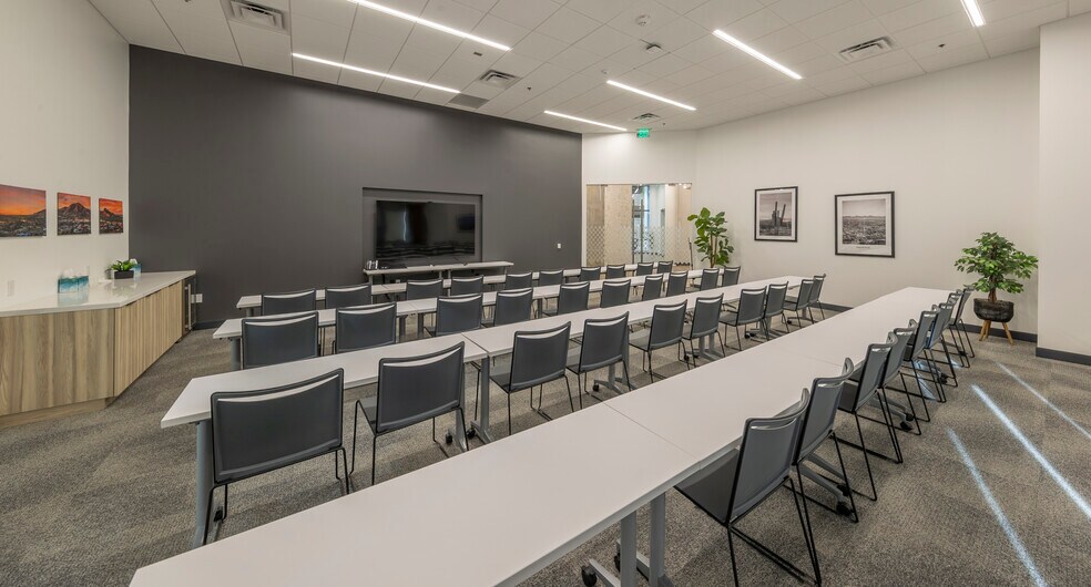 More Photos Of 2800 N Central Ave, Phoenix Office For Sale