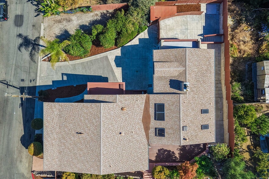 More Photos Of 1135 5th Ave, Crockett Apartments For Sale