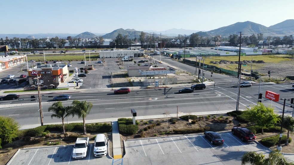 More Photos Of 18509 Valley Blvd, Bloomington Convenience Store For Lease
