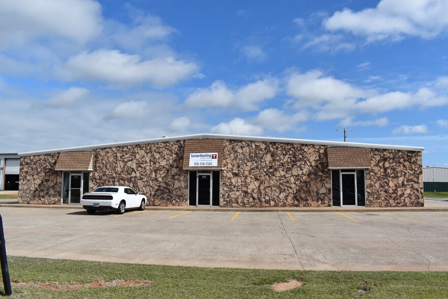 More Photos Of 831-841 Industrial Dr, Yukon Light Manufacturing For Sale