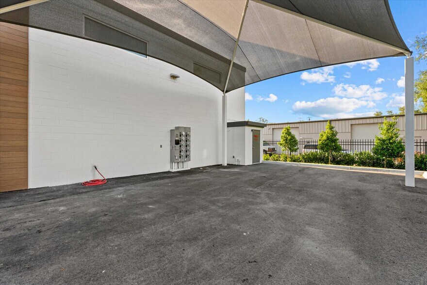 More Photos Of 6566 Palmer Park Cir, Sarasota Self Storage For Sale