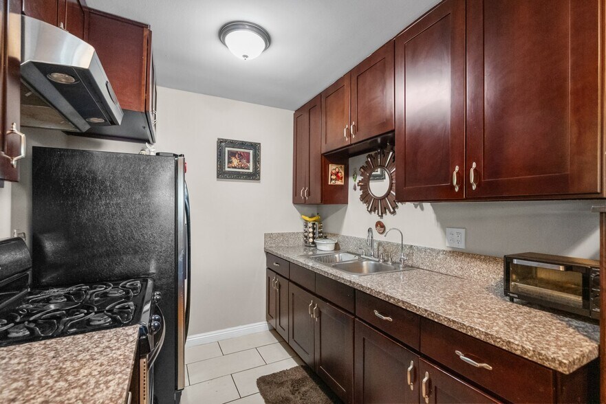 More Photos Of 6661 Wilkinson Ave, North Hollywood Apartments For Sale