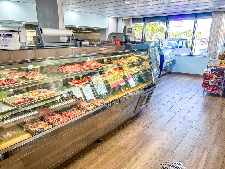 More Photos Of 6655 Gulf Blvd, Saint Petersburg Freestanding For Sale