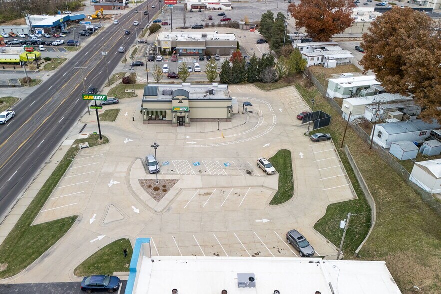 More Photos Of 501 N Belt Hwy, Saint Joseph Fast Food For Sale