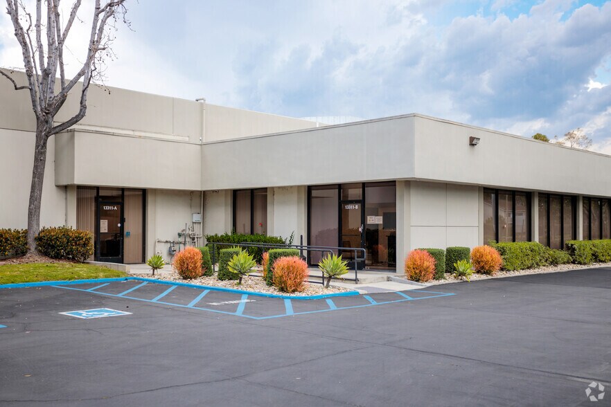 More Photos Of 13311-13317 166th St, Cerritos Manufacturing For Lease