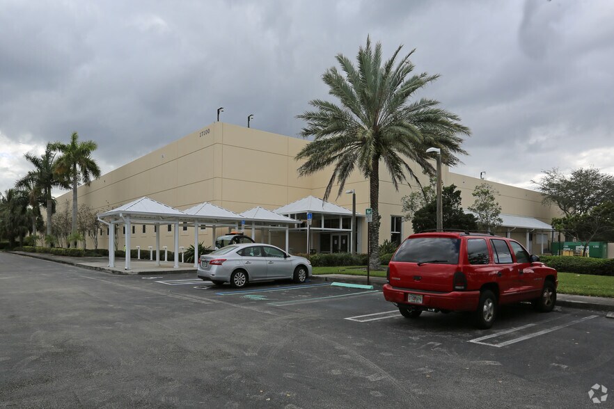 More Photos Of 17100 NW 59th Ave, Hialeah Office For Lease