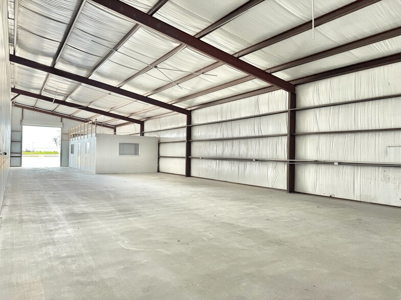Primary Photo Of 490 County Road 117, Round Rock Light Manufacturing For Lease