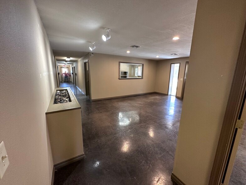 More Photos Of 2 Hill View Ln, Boerne Warehouse For Lease