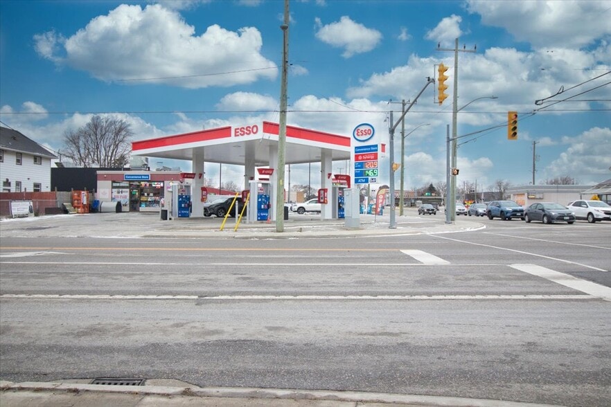More Photos Of 410 Queen St, Chatham Service Station For Sale
