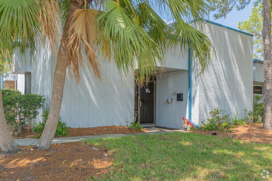 More Photos Of 5500-5550 Airport Blvd, Tampa Warehouse For Lease