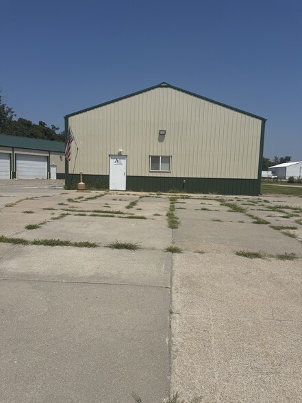 More Photos Of 109 W 34th Ave, Bellevue Self Storage For Sale