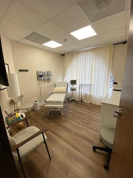 More Photos Of 1243 7th St, Santa Monica Medical For Lease