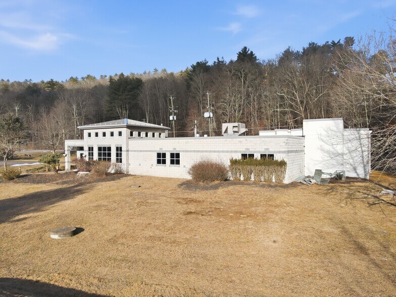 More Photos Of 113 Pocono Dr, Milford Office For Sale